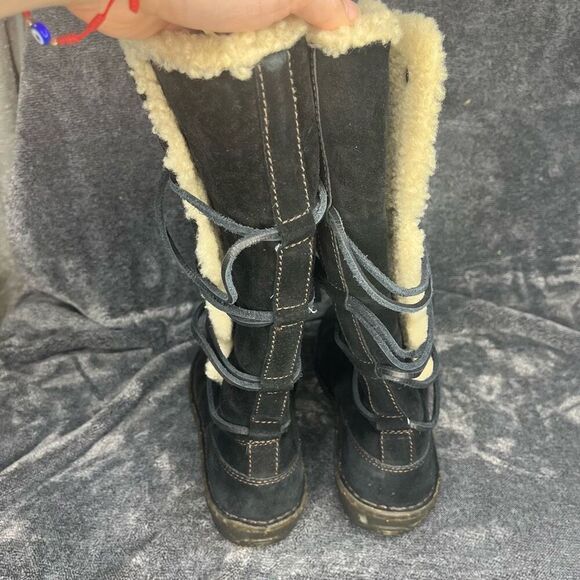 UGG SURFCAT  Size 9 Leather Sheepskin Black Mid-Calf Lace Up Snow Boots - Picture 4 of 7